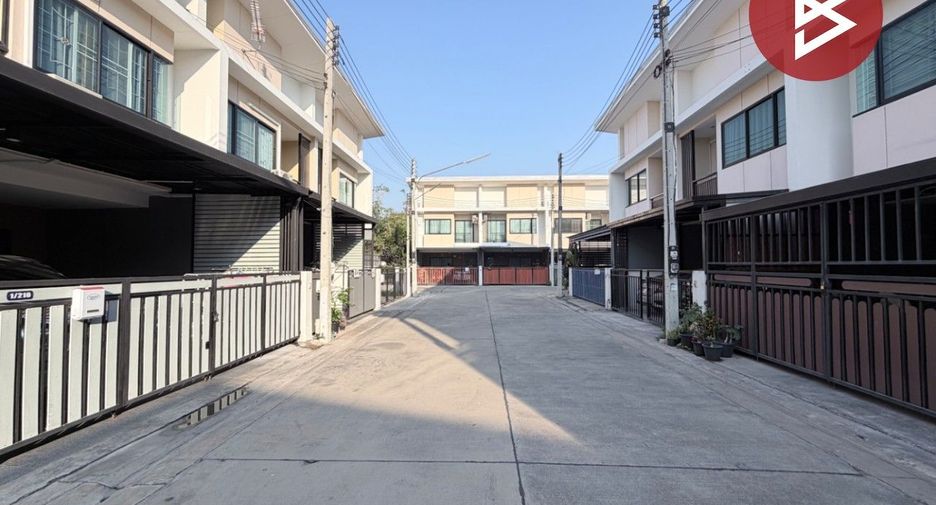 For sale 3 bedrooms townhouse in Mueang Nakhon Pathom, Nakhon Pathom