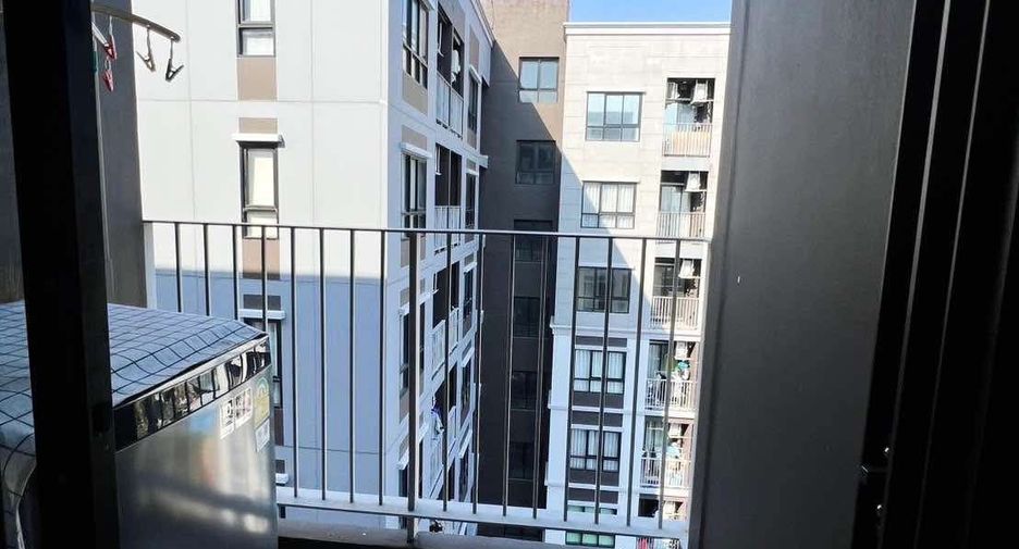 For sale 1 bed condo in Mueang Samut Prakan, Samut Prakan