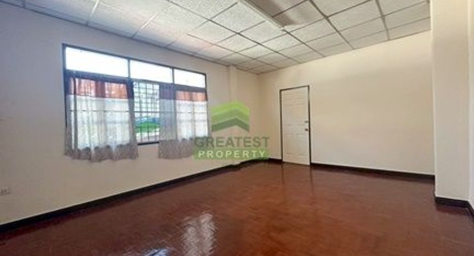 For sale 5 bedrooms townhouse in Pak Kret, Nonthaburi