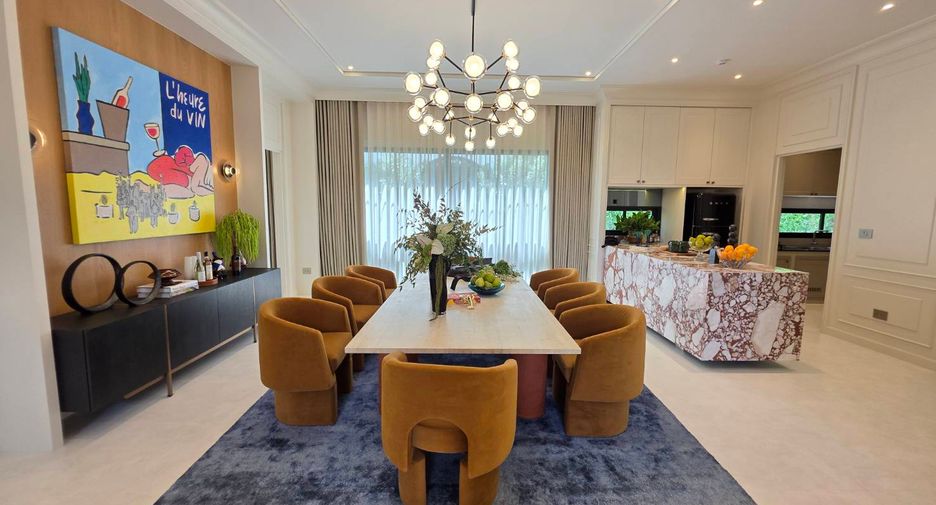 For sale 4 bedrooms house in Bang Kapi, Bangkok
