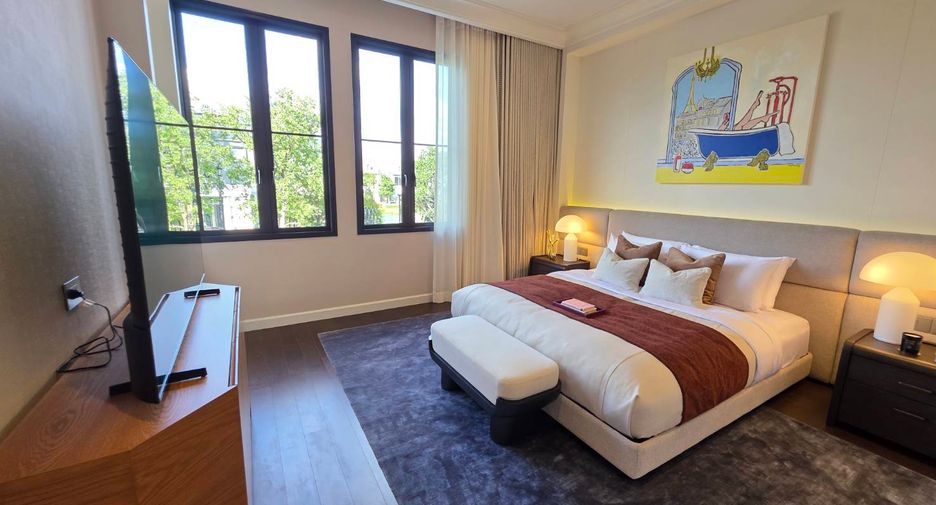 For sale 4 bedrooms house in Bang Kapi, Bangkok