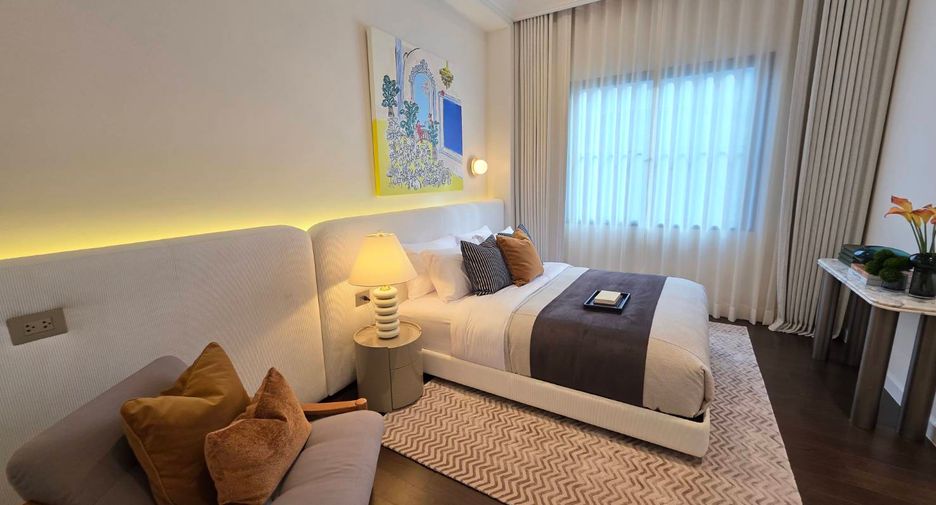 For sale 4 bedrooms house in Bang Kapi, Bangkok