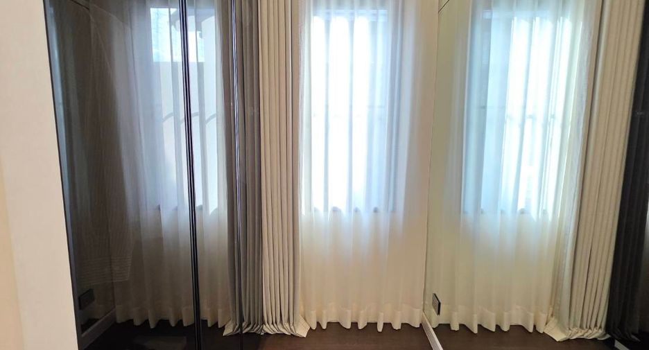 For sale 4 bedrooms house in Bang Kapi, Bangkok