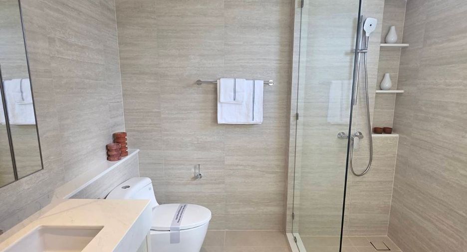 For sale 4 bedrooms house in Bang Kapi, Bangkok