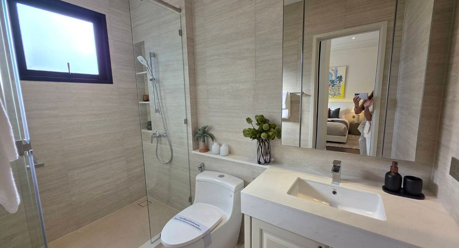 For sale 4 bedrooms house in Bang Kapi, Bangkok