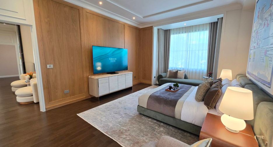 For sale 4 bedrooms house in Bang Kapi, Bangkok