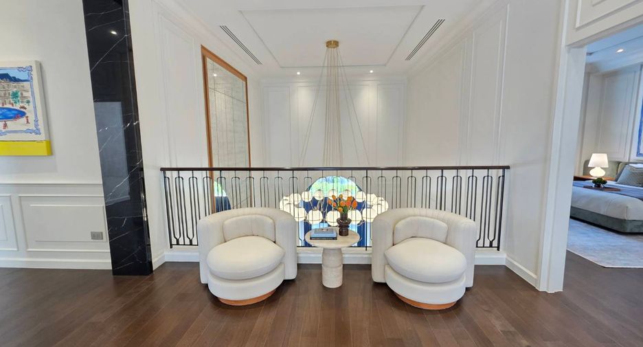 For sale 4 bedrooms house in Bang Kapi, Bangkok
