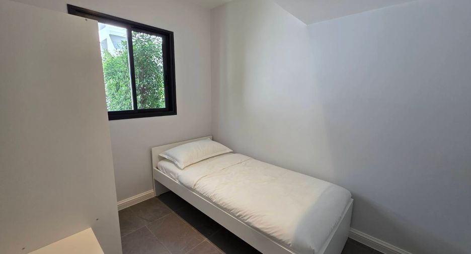 For sale 4 bedrooms house in Bang Kapi, Bangkok