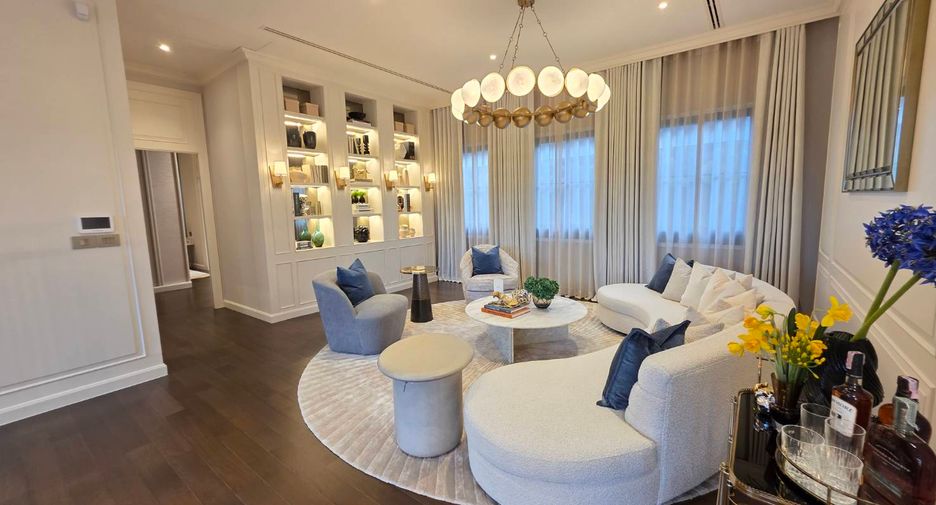 For sale 4 bedrooms house in Bang Kapi, Bangkok