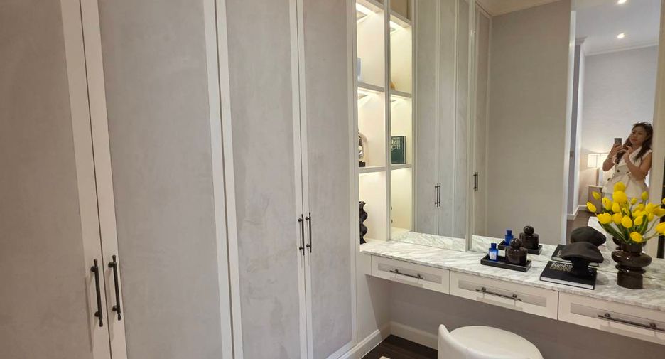 For sale 4 bedrooms house in Bang Kapi, Bangkok