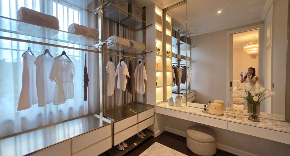 For sale 4 bedrooms house in Bang Kapi, Bangkok