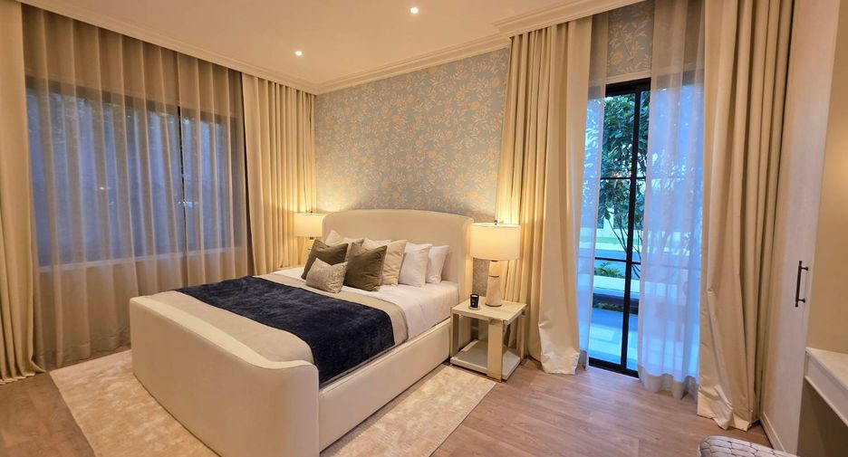 For sale 4 bedrooms house in Bang Kapi, Bangkok