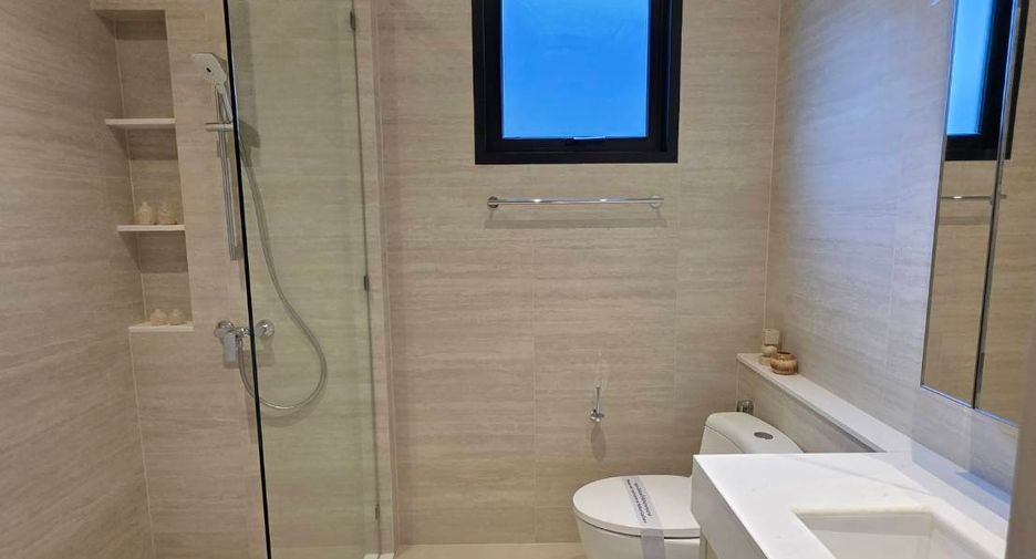 For sale 4 bedrooms house in Bang Kapi, Bangkok