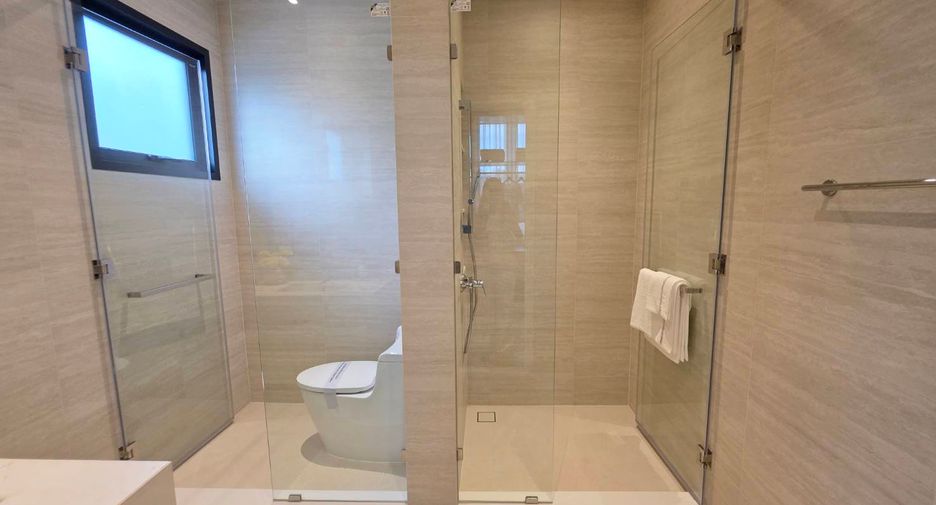 For sale 4 bedrooms house in Bang Kapi, Bangkok