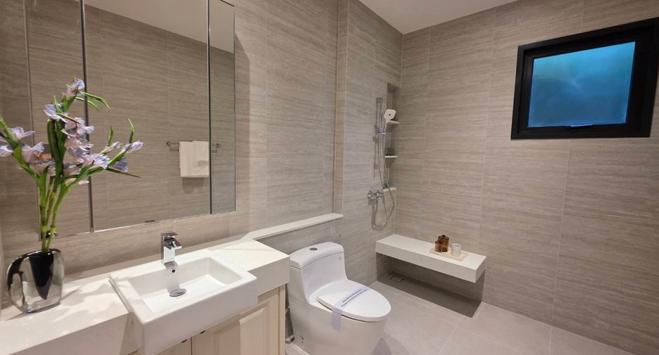 For sale 4 bedrooms house in Bang Kapi, Bangkok