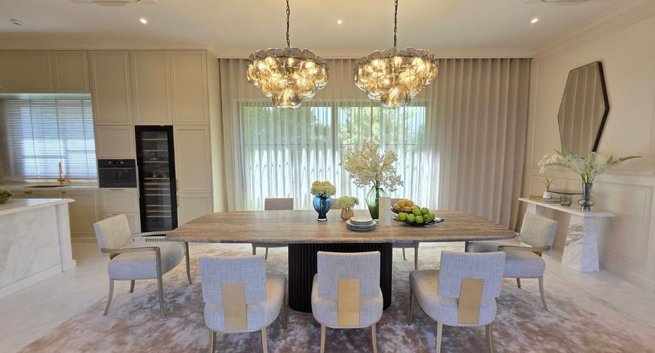 For sale 4 bedrooms house in Bang Kapi, Bangkok