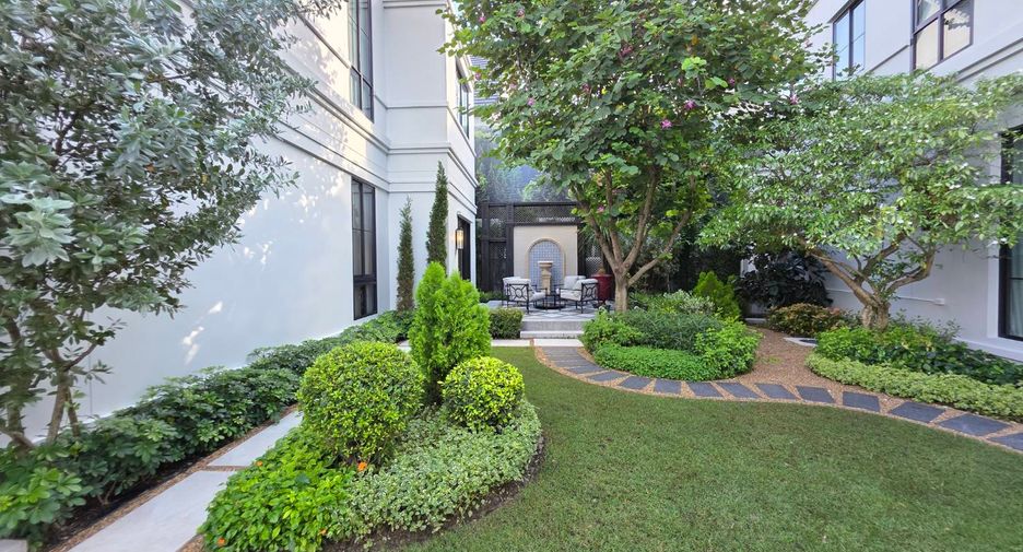 For sale 5 bedrooms condo in Bang Kapi, Bangkok