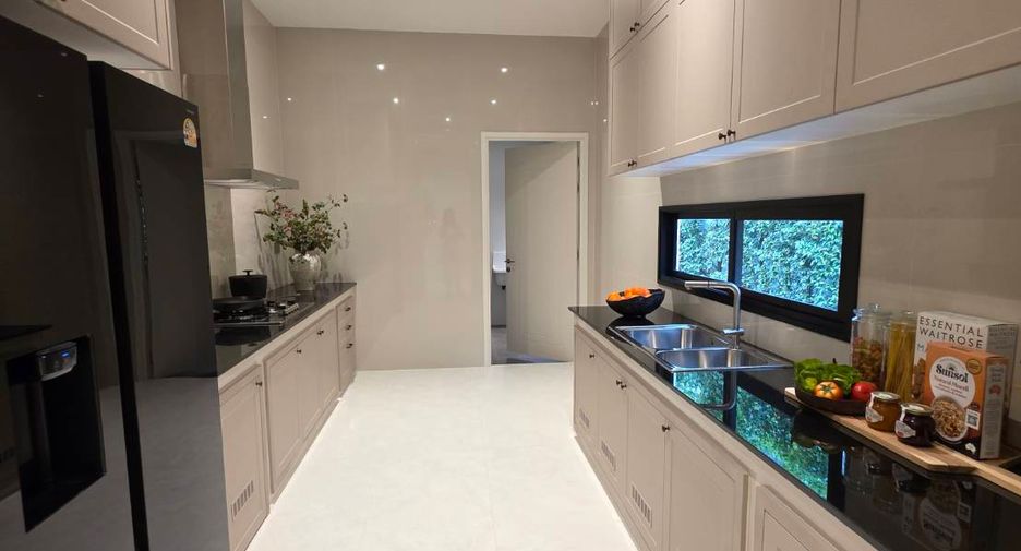 For sale 5 bedrooms condo in Bang Kapi, Bangkok