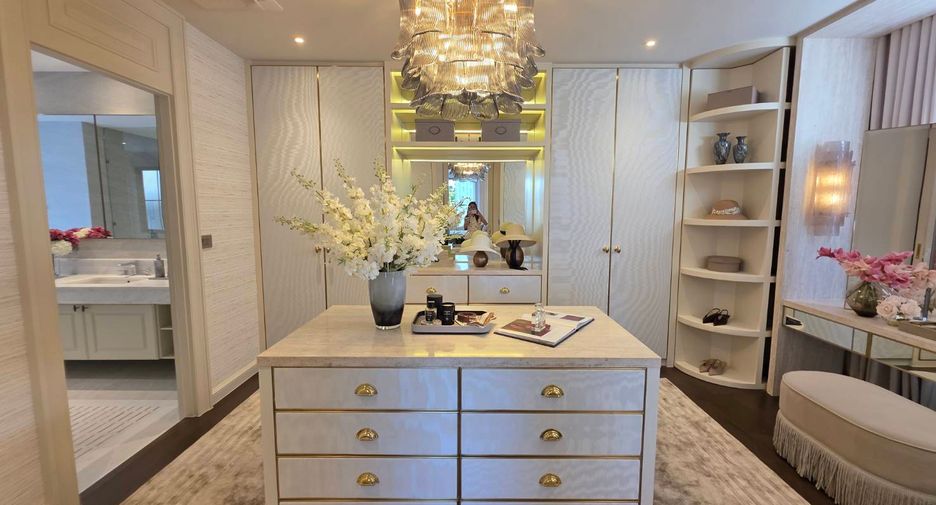 For sale 5 bedrooms condo in Bang Kapi, Bangkok
