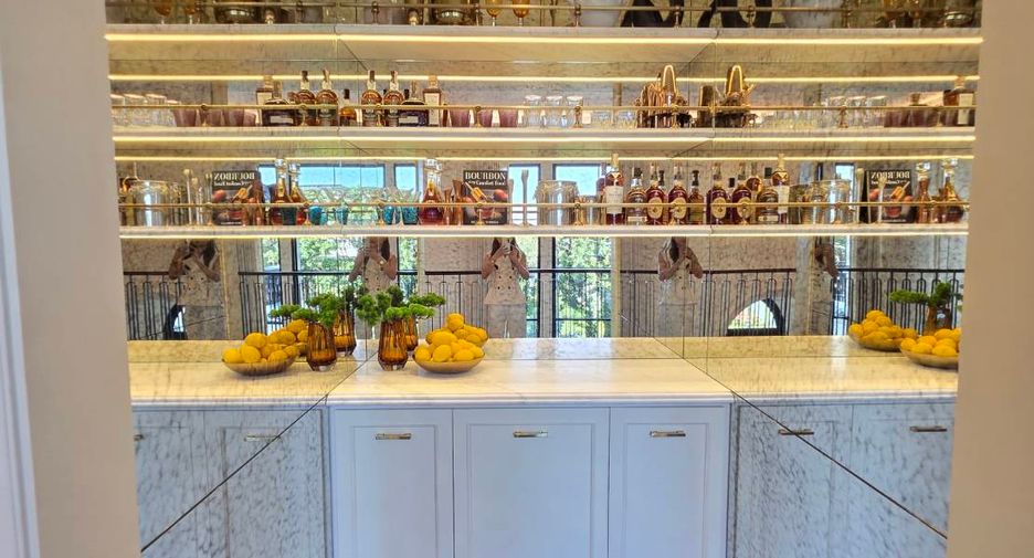 For sale 5 bedrooms condo in Bang Kapi, Bangkok