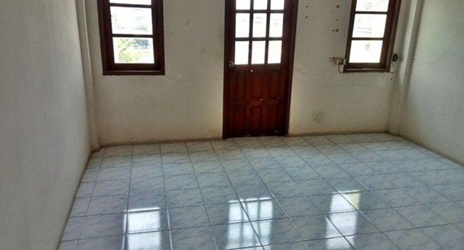 Gewerbefläche zum Kauf mit 1 Zimmer in Khok Samrong, Lopburi