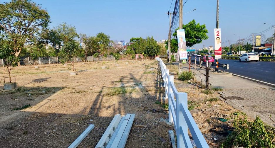 Terreno en venta en Bueng Kum, Bangkok