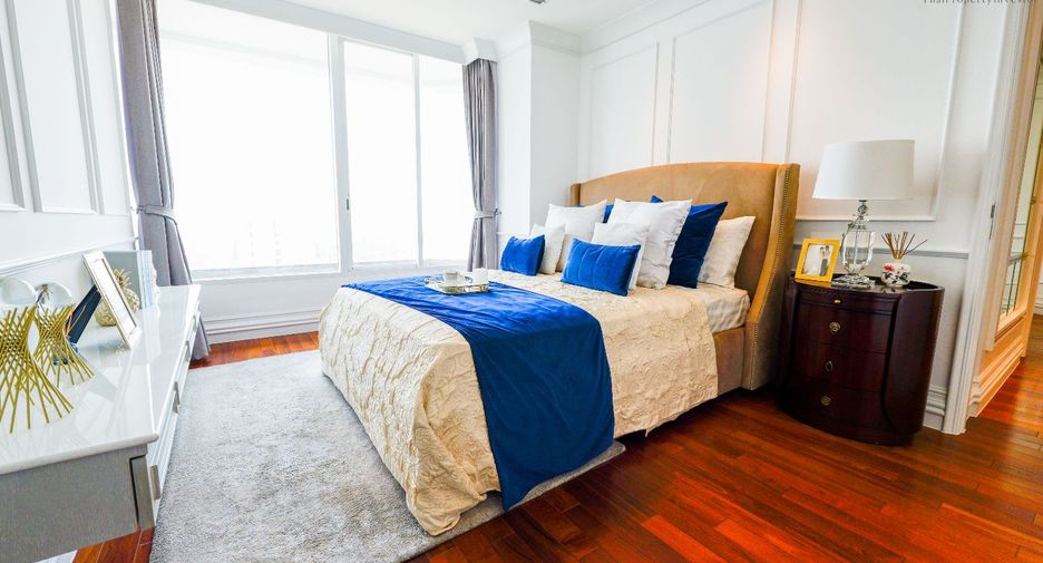 For sale 3 bedrooms condo in Dusit, Bangkok