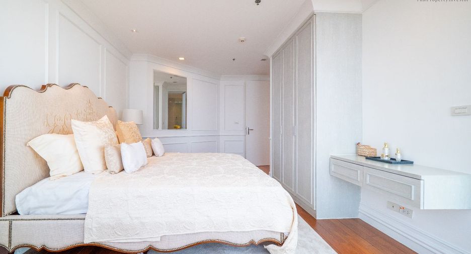 For sale 3 bedrooms condo in Dusit, Bangkok
