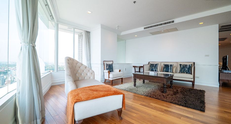 For sale 3 bedrooms condo in Dusit, Bangkok