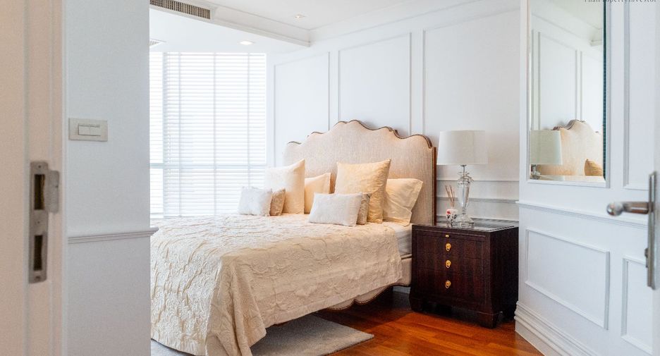 For sale 3 bedrooms condo in Dusit, Bangkok