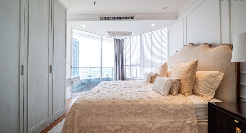 For sale 3 bedrooms condo in Dusit, Bangkok