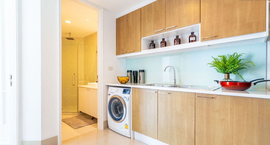 For sale 3 bedrooms condo in Dusit, Bangkok