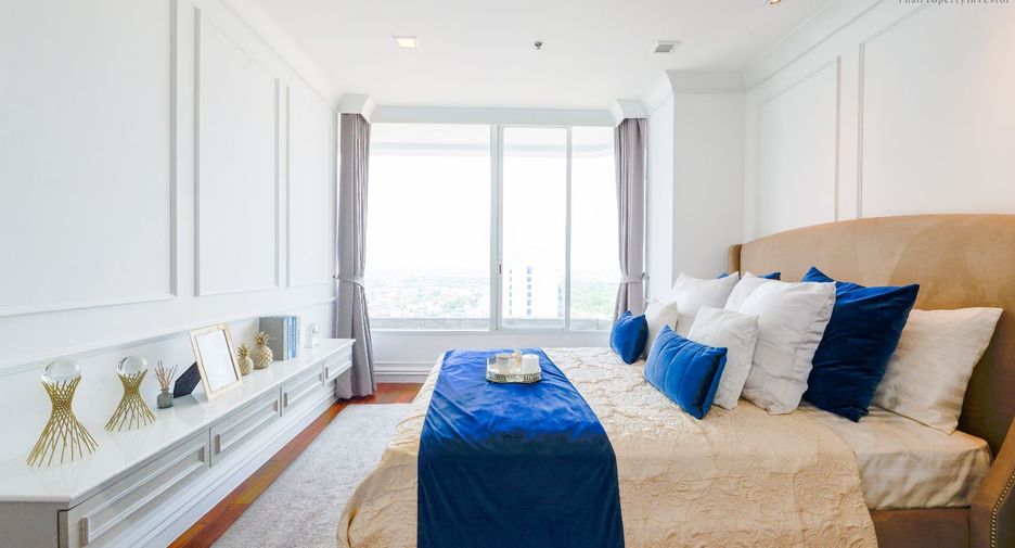 For sale 3 bedrooms condo in Dusit, Bangkok