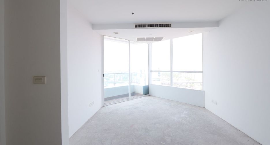For sale 3 bedrooms condo in Dusit, Bangkok