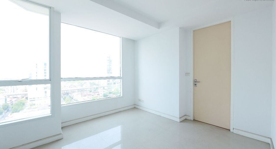 For sale 3 bedrooms condo in Dusit, Bangkok