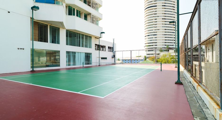 For sale 3 bedrooms condo in Dusit, Bangkok
