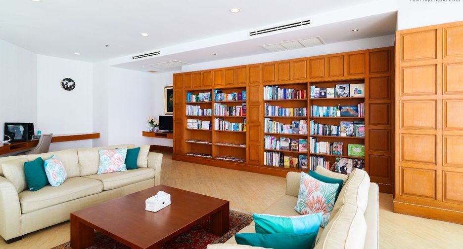 For sale 3 bedrooms condo in Dusit, Bangkok