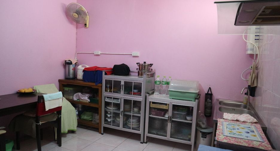 For sale 3 bedrooms retail Space in Bang Khun Thian, Bangkok