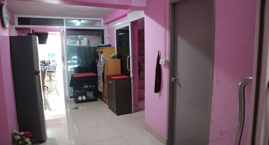 For sale 3 bedrooms retail Space in Bang Khun Thian, Bangkok