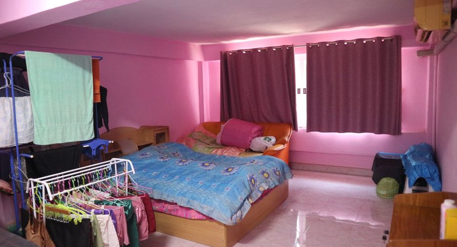 For sale 3 bedrooms retail Space in Bang Khun Thian, Bangkok