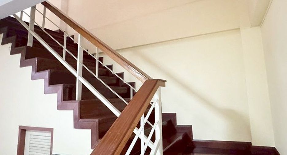 Local comercial en venta de 5 habitaciones en Mueang Samut Sakhon, Samut Sakhon