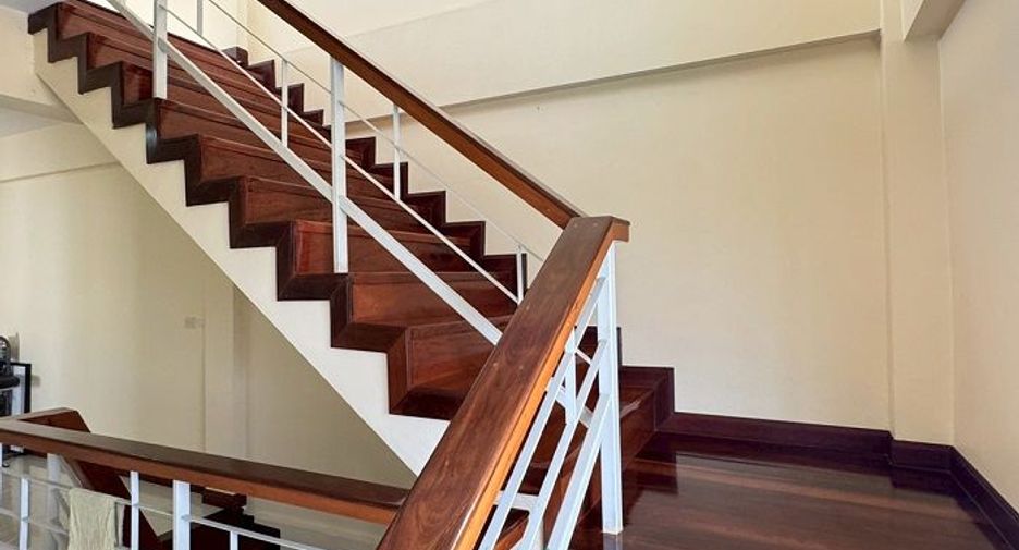 Local comercial en venta de 5 habitaciones en Mueang Samut Sakhon, Samut Sakhon