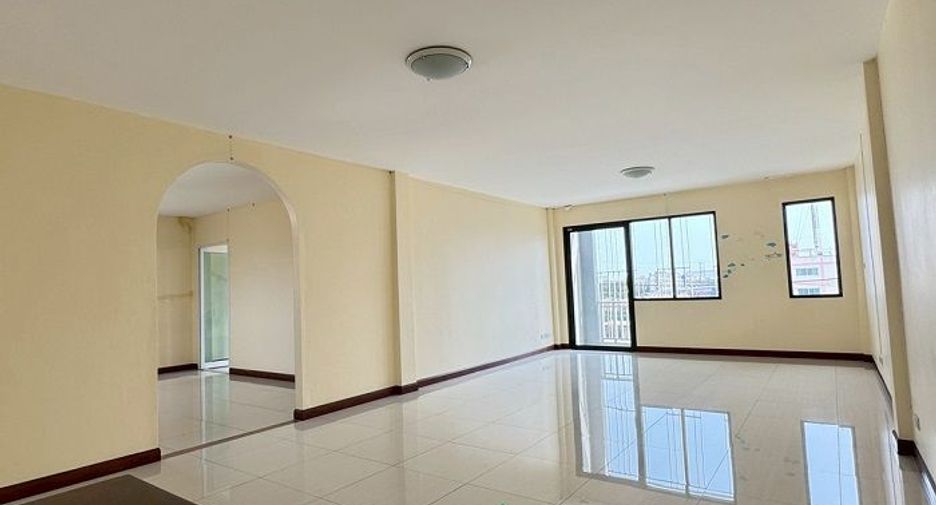 Local comercial en venta de 5 habitaciones en Mueang Samut Sakhon, Samut Sakhon