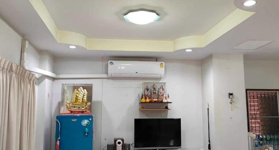For sale 4 bedrooms house in Si Racha, Chonburi