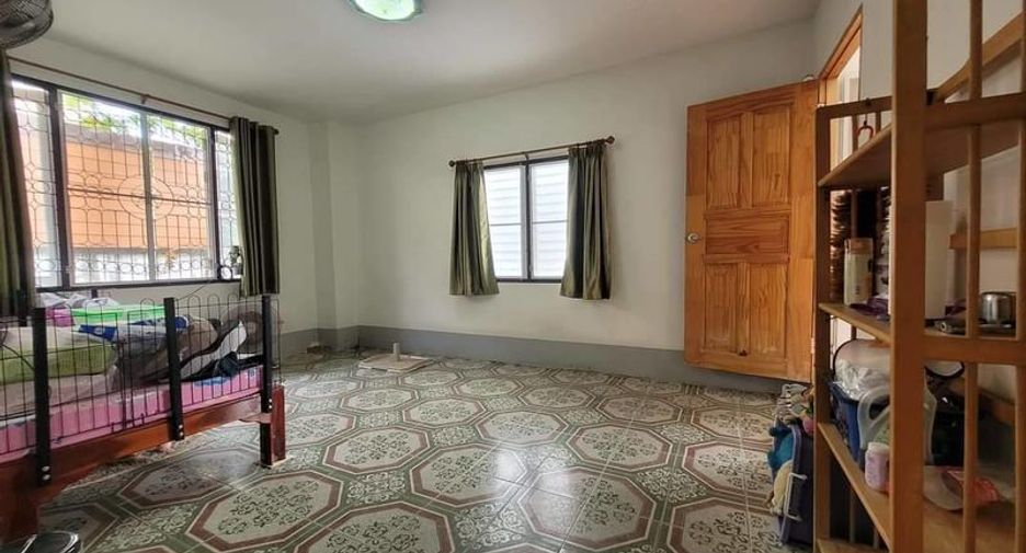 For sale 4 bedrooms house in Si Racha, Chonburi