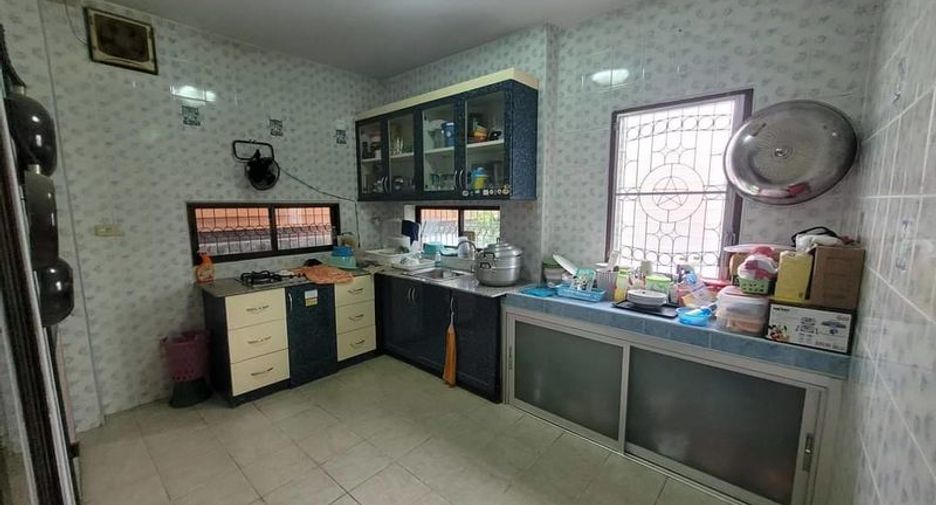 For sale 4 bedrooms house in Si Racha, Chonburi
