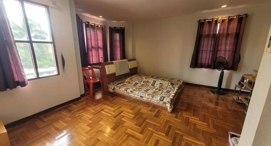 For sale 4 bedrooms house in Si Racha, Chonburi