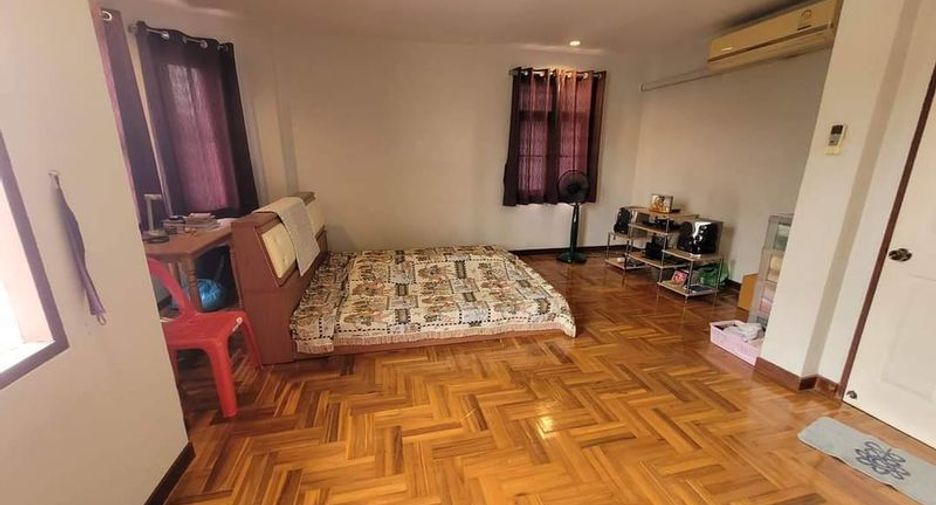 For sale 4 bedrooms house in Si Racha, Chonburi