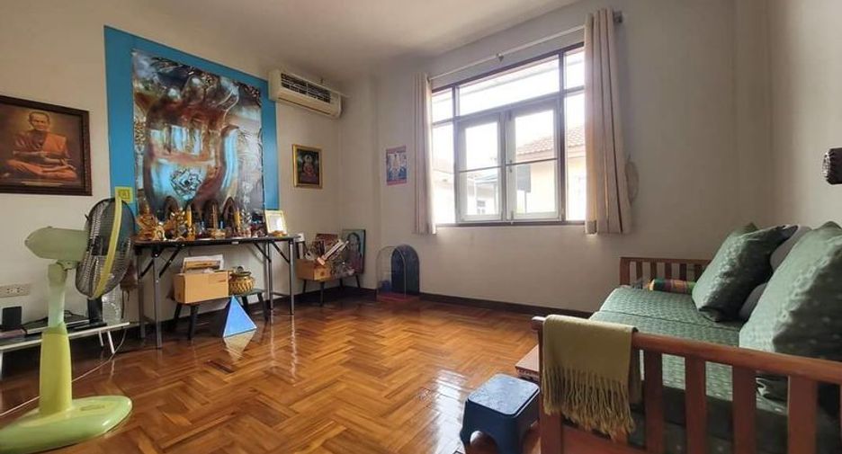 For sale 4 bedrooms house in Si Racha, Chonburi