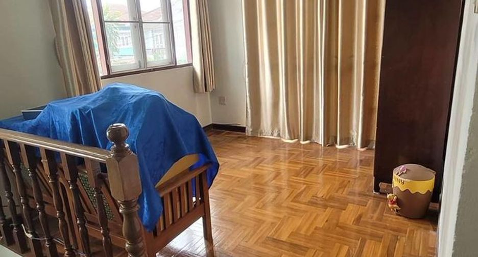 For sale 4 bedrooms house in Si Racha, Chonburi